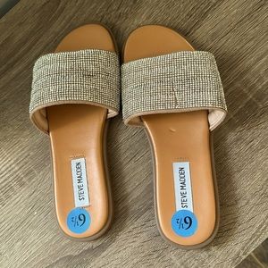 Steve Madden bedazzled flat slip on sandals size 6.5